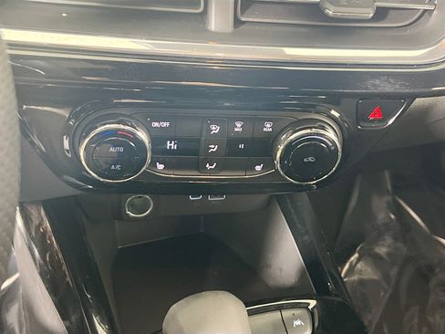 Used 2025 Chevrolet Trax RS w/ Driver Confidence Package image 15