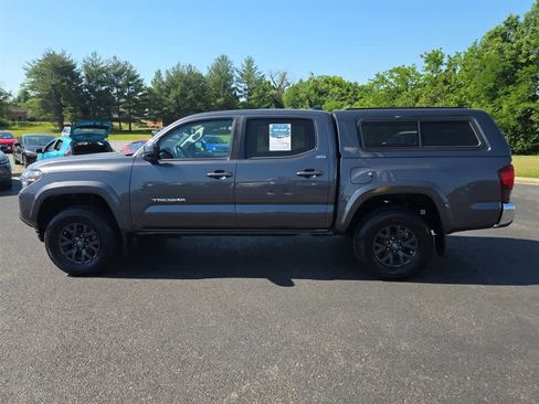 Used 2022 Toyota Tacoma SR5 AWD/4WD image 11
