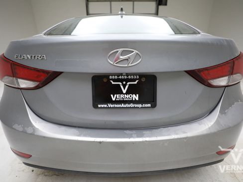 Used 2016 Hyundai Elantra SE w/ Option Group 02 image 3