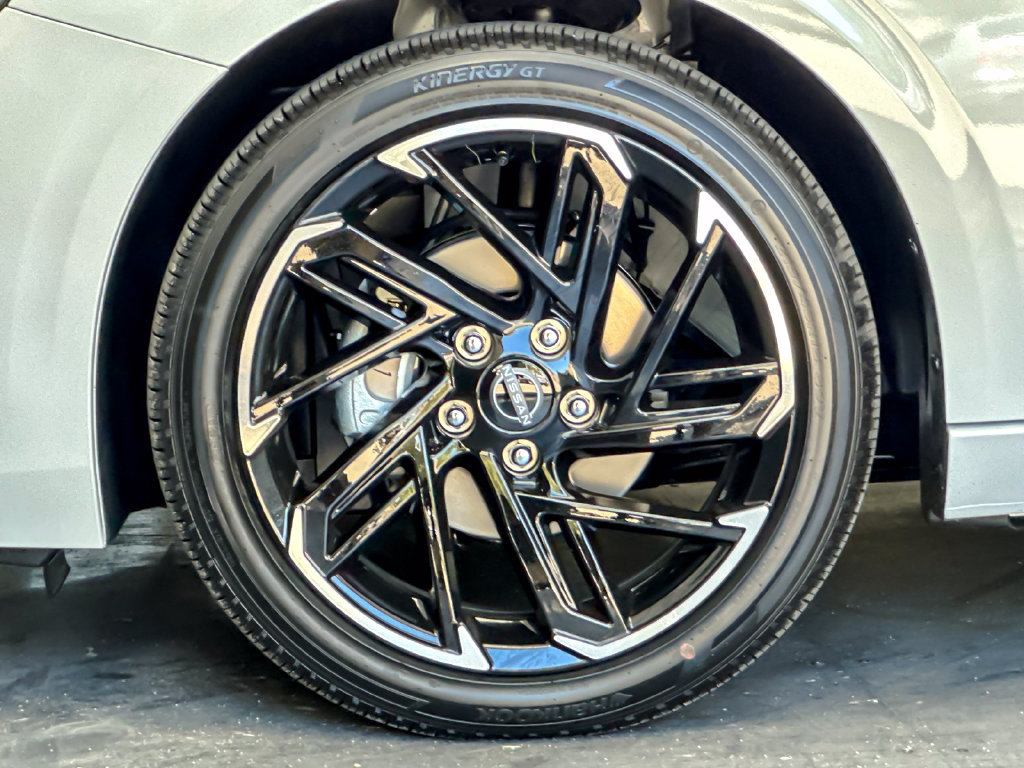Used 2026 Nissan Sentra SR w/ SR Premium Package FWD image 23