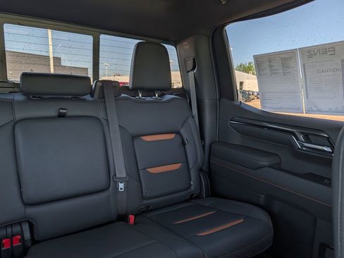Used 2022 GMC Sierra 1500 AT4 w/ AT4 Preferred Package AWD/4WD image 14