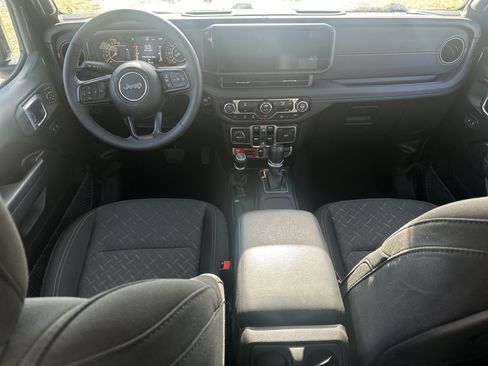 Used 2026 Jeep Gladiator Mojave AWD/4WD image 25