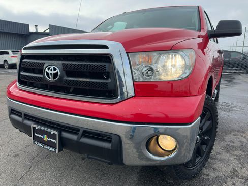 Used 2012 Toyota Tundra 4x4 CrewMax image 2