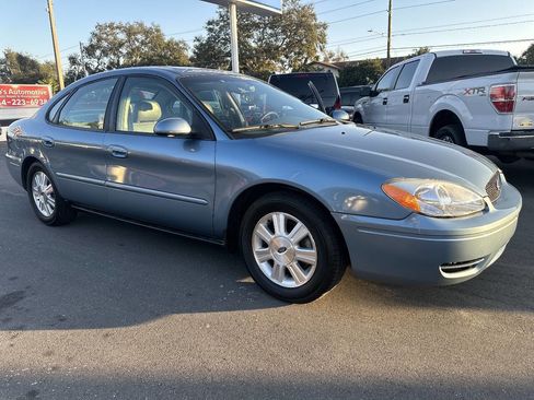 Used 2005 Ford Taurus SEL image 1