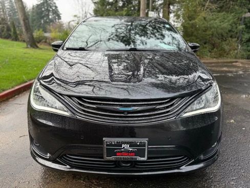 Used 2019 Chrysler Pacifica Limited w/ Advanced Safetytec Group image 2