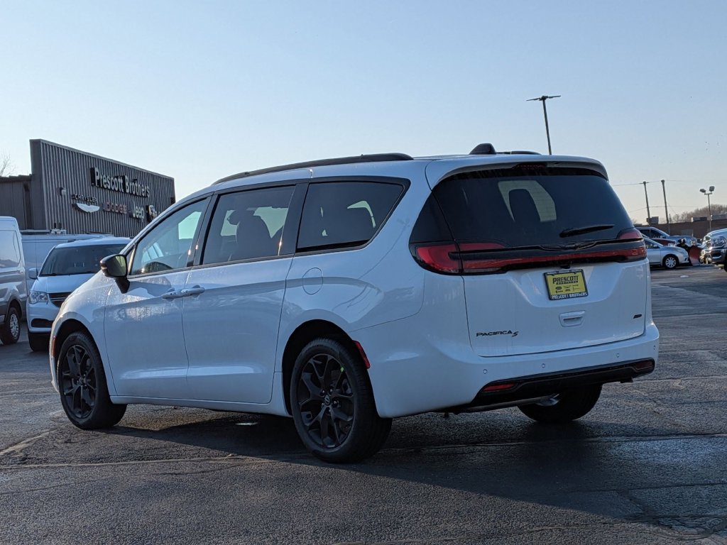 New 2026 Chrysler Pacifica Select w/ S Appearance Package AWD/4WD image 5