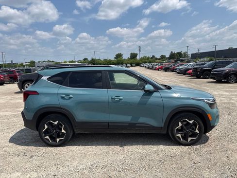 Used 2024 Kia Seltos EX AWD/4WD image 9