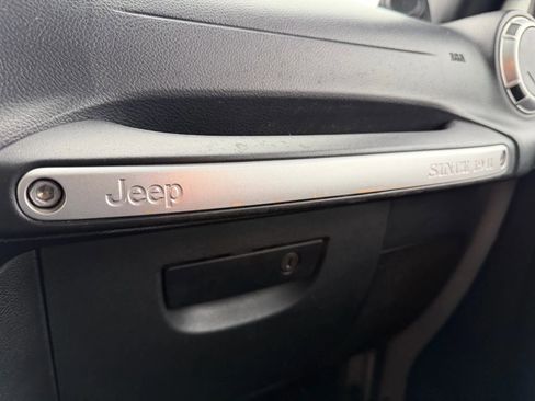 Used 2012 Jeep Wrangler Rubicon w/ PWR Convenience Group image 20