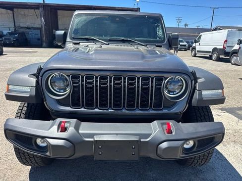 Used 2025 Jeep Wrangler Unlimited Rubicon AWD/4WD image 2