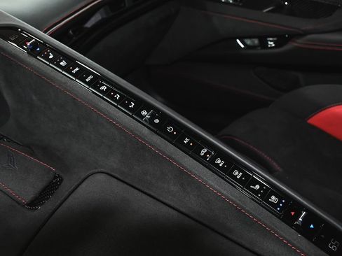Used 2024 Chevrolet Corvette Stingray Premium Conv w/ Z51 Performance Package RWD image 33