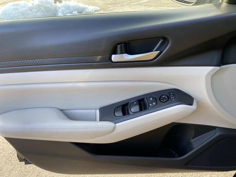 Used 2025 Nissan Altima 2.5 SV image 18