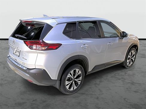 Used 2023 Nissan Rogue SV image 4