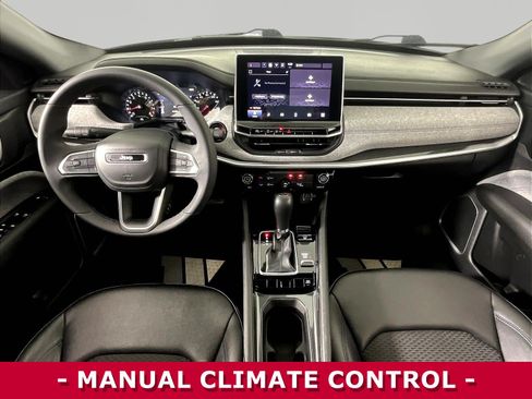 Used 2024 Jeep Compass Latitude AWD/4WD image 7