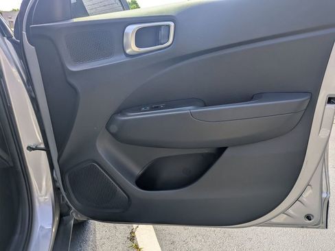 Used 2025 Hyundai Venue SEL FWD image 32