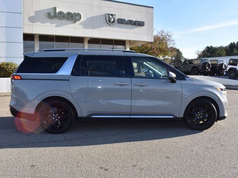 Used 2022 Kia Carnival SX image 10