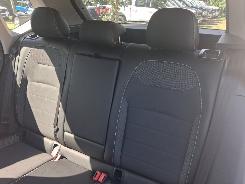 Certified 2022 Volkswagen Taos SE FWD image 11