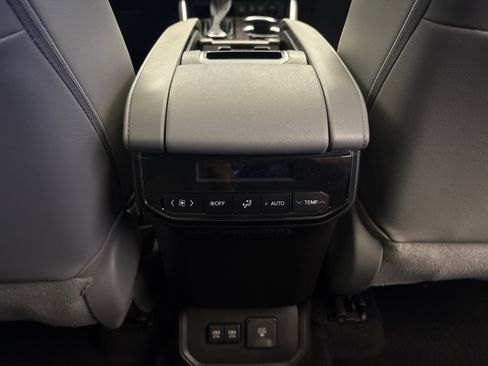 Used 2021 Toyota Highlander Limited AWD/4WD image 28