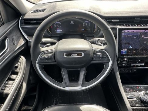 Used 2023 Jeep Grand Cherokee L Limited w/ Black Appearance Package AWD/4WD image 16