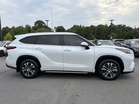 Used 2022 Toyota Highlander XLE FWD image 6