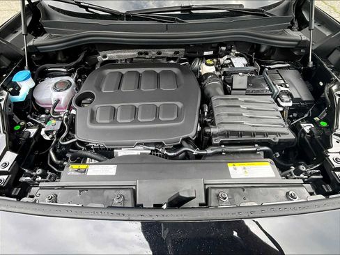 New 2025 Volkswagen Tiguan SE image 16
