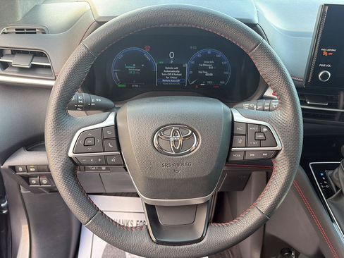 Used 2025 Toyota Sienna XSE AWD/4WD image 7