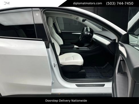 Used 2023 Tesla Model Y Long Range image 19