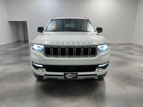 Used 2024 Jeep Wagoneer Series II w/ Flexible Seating Group RWD image 3
