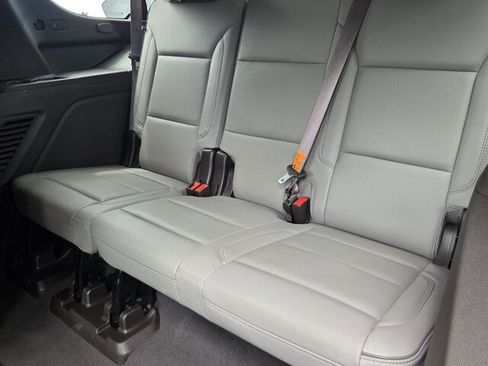 Used 2022 GMC Yukon SLT w/ SLT Luxury Package RWD image 9
