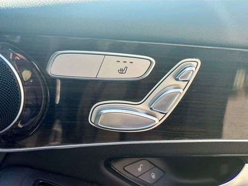 Used 2022 Mercedes-Benz GLC 300 4MATIC w/ Premium Package Lite image 23