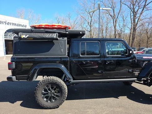 Used 2022 Jeep Gladiator Overland image 24