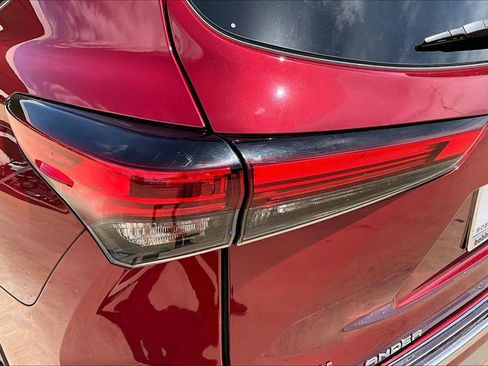 Used 2021 Toyota Highlander Platinum AWD/4WD image 29