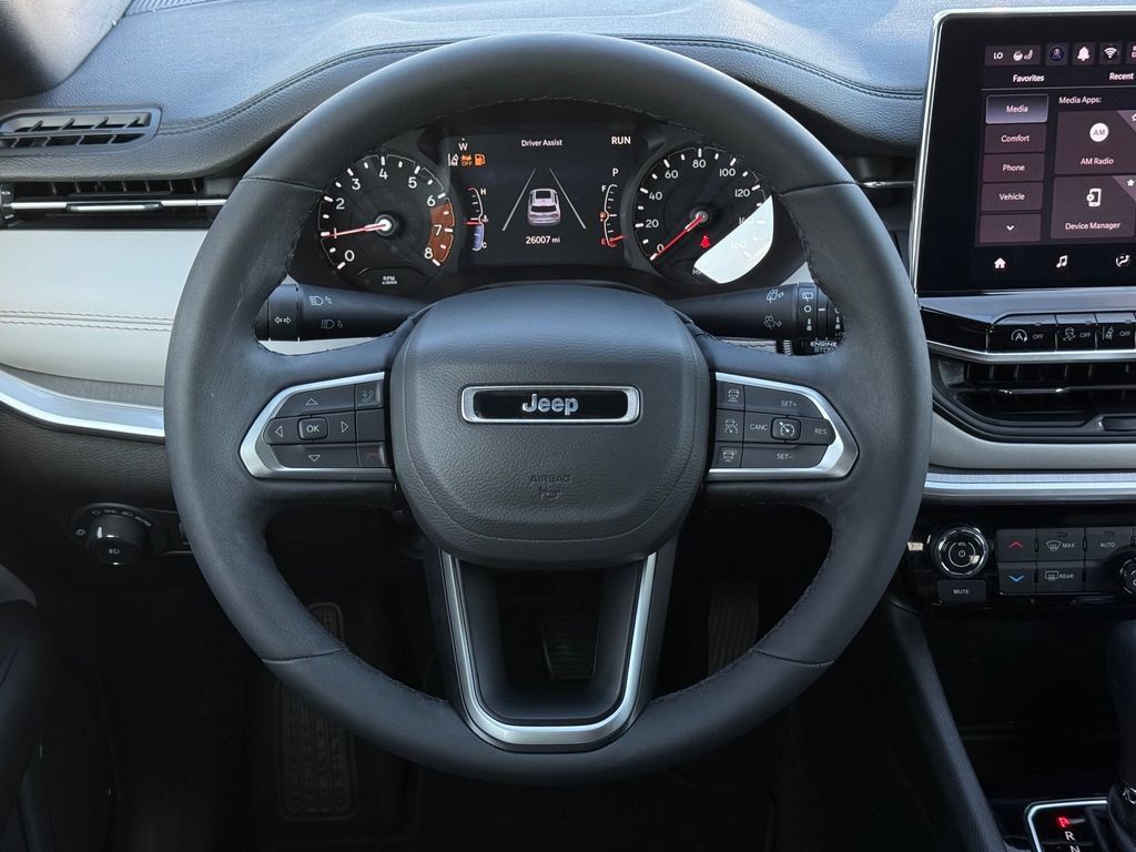 Used 2025 Jeep Compass Limited AWD/4WD image 18