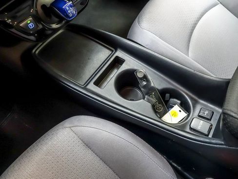 Certified 2022 Toyota Prius LE image 21