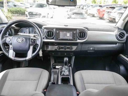 Used 2017 Toyota Tacoma SR5 w/ Tow Package RWD image 12