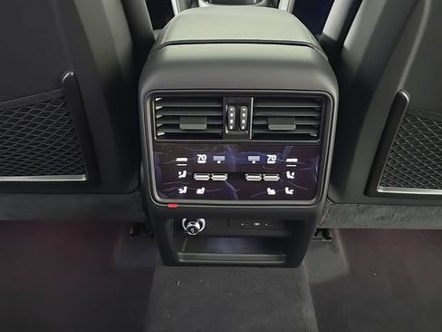 Certified 2025 Porsche Cayenne E-Hybrid Coupe image 26