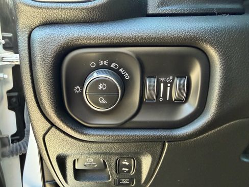 Used 2023 RAM 1500 Laramie AWD/4WD image 18