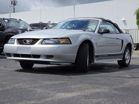 Used 2003 Ford Mustang Convertible RWD image 6