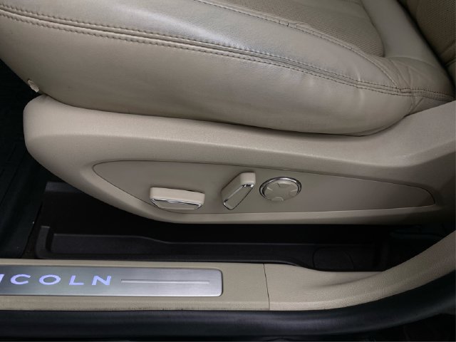 Used 2019 Lincoln MKC Select w/ Select Plus Package AWD/4WD image 25
