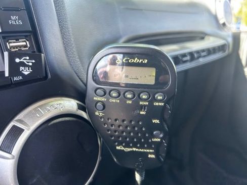 Used 2016 Jeep Wrangler Unlimited Rubicon AWD/4WD image 31