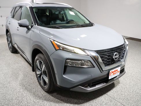 Used 2022 Nissan Rogue SL w/ SL Premium Package image 5