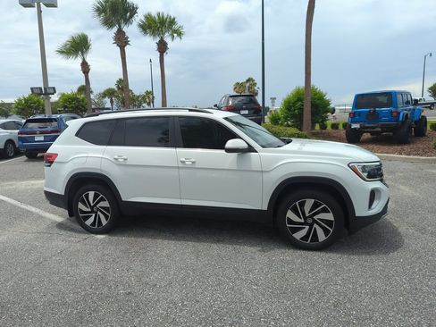 Used 2024 Volkswagen Atlas SE FWD image 2