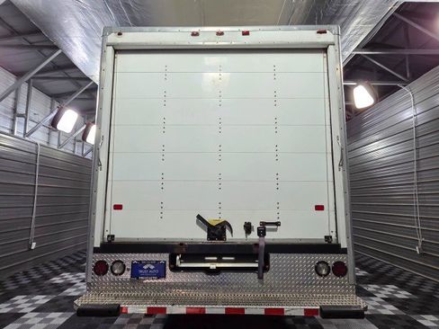 Used 2017 GMC Savana 4500 image 5