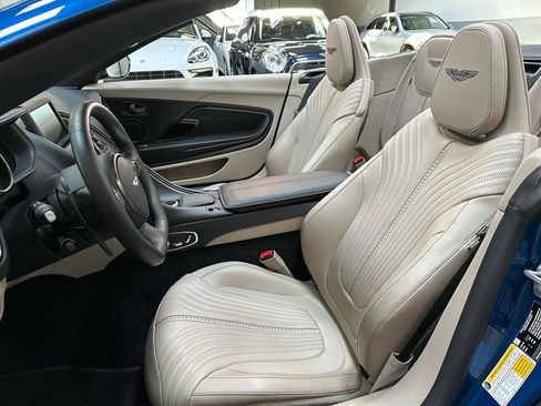 Used 2022 Aston Martin DB11 Volante image 16