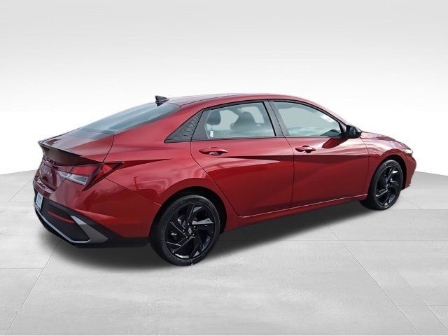 Used 2026 Hyundai Elantra Sport FWD image 8