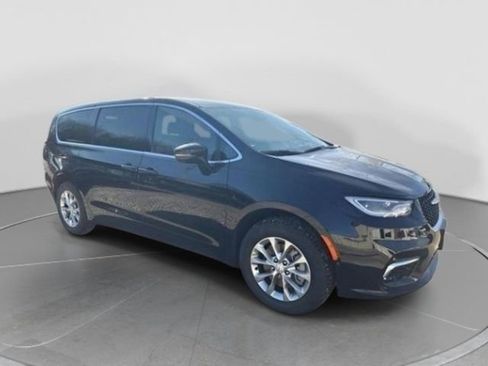 New 2026 Chrysler Pacifica Select image 1