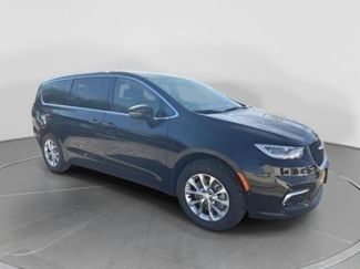 New 2026 Chrysler Pacifica Select video 1