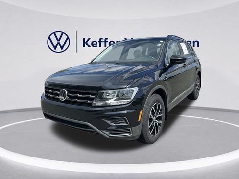 Used 2021 Volkswagen Tiguan SE w/ Panoramic Sunroof Package FWD image 1