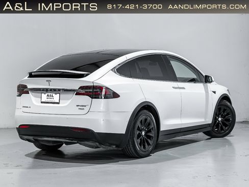 Used 2018 Tesla Model X 75D image 30