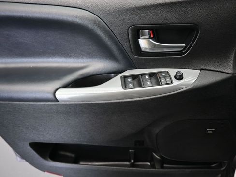 Used 2020 Toyota Sienna SE Premium image 10