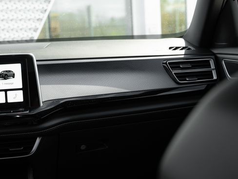 Used 2024 Volkswagen Atlas Cross Sport SEL R-Line AWD/4WD image 15